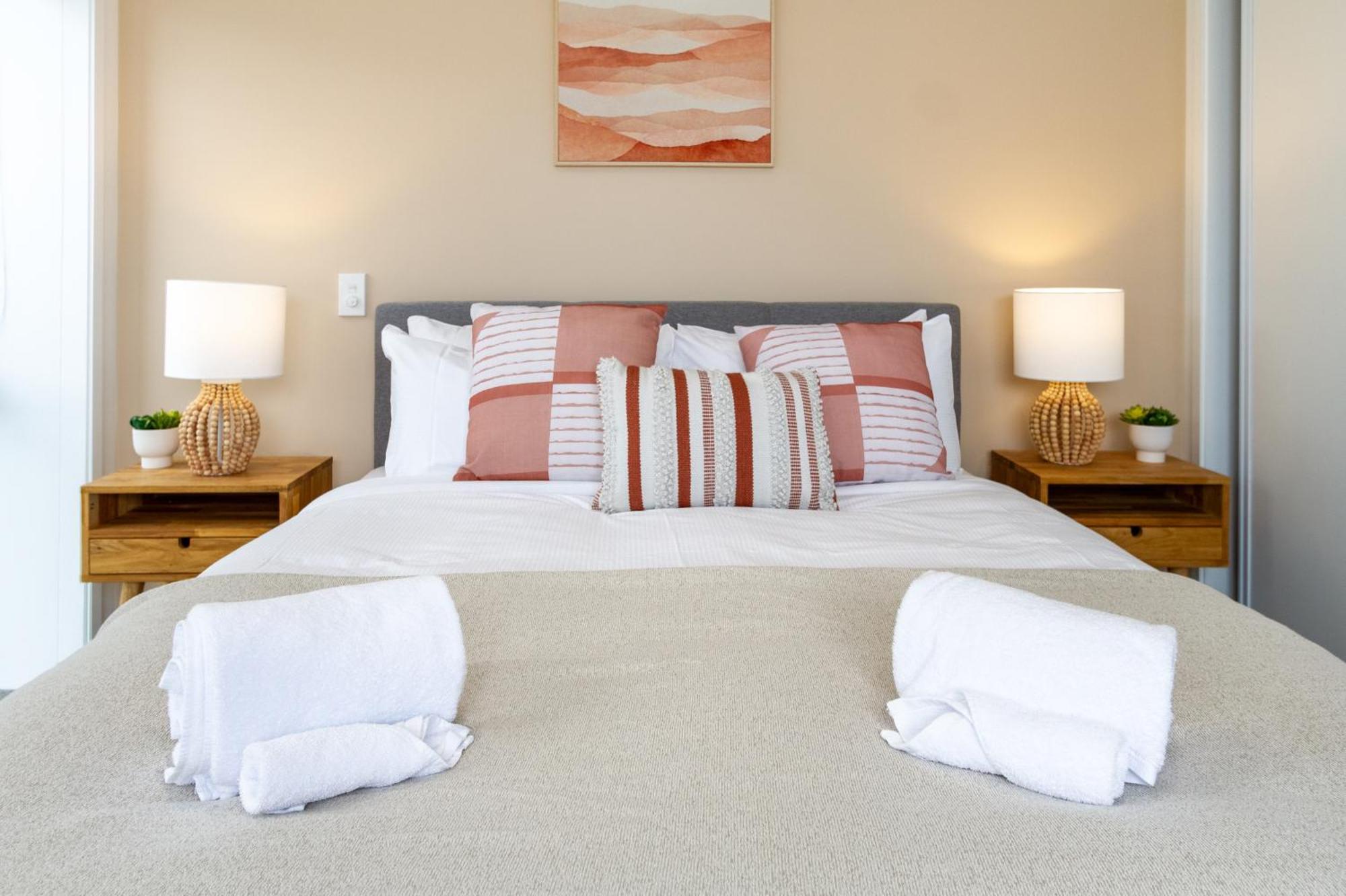 Modern City Lifestyle: 2 Bedroom 1 Bath Christchurch Exterior photo